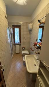 a bathroom with a white toilet and a sink at Sosta in Sila in Spezzano Piccolo