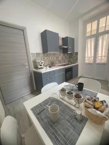 Kuchyň nebo kuchyňský kout v ubytování La casa nel viale