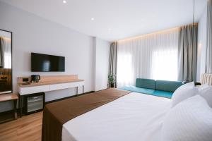 Ліжко або ліжка в номері TRIBUTE Hotel