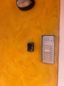 a electronic device sitting on top of a yellow blanket at Casa Estia in Santa Teresa Gallura