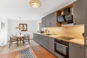a kitchen with a table and a dining room at Casa Primavera - große Stadtvilla im Zentrum Miesbachs in Miesbach