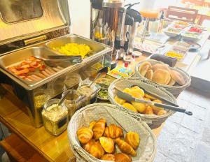 a buffet with baskets of food on a table at Rojas Plaza Boutique in Cusco