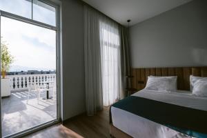 Ліжко або ліжка в номері TRIBUTE Hotel