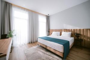 Ліжко або ліжка в номері TRIBUTE Hotel