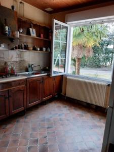 a kitchen with a sink and a large window at Ly Jymjac Saint Hilaire de Riez St Jean de Monts in Saint-Hilaire-de-Riez