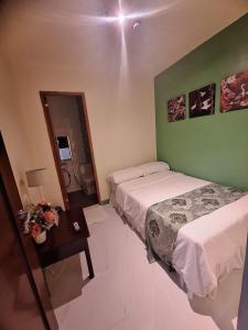 Postel nebo postele na pokoji v ubytování Irabella Travellers Inn