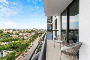 Balkón nebo terasa v ubytování La Central- CityPlace Doral and across from a Park