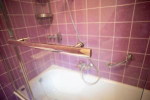 Ένα μπάνιο στο Haus Oberwössen Studio #1 Kampenwand mit Sauna