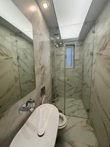 A bathroom at Light in the heart