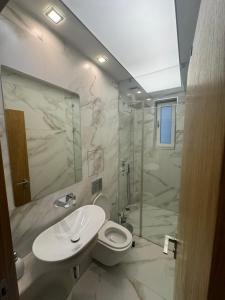 A bathroom at Light in the heart