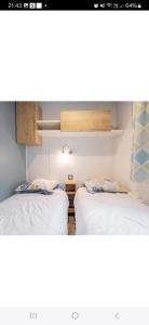 Postel nebo postele na pokoji v ubytování Kerlann + 22 fotografií