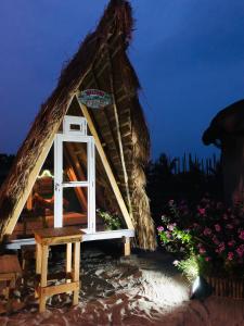 Foto dalla galleria di Tiny Beach Hut - Faith Bay Huts 3 a Camiing