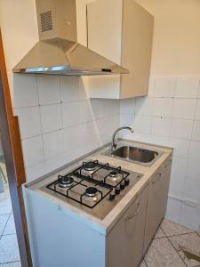 a kitchen with a stove and a sink at Ca' del Sole in Calliano +9 photos