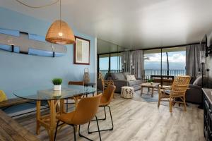 Χώρος καθιστικού στο Luxury Remodeled Oceanfront Condo w/ Huge Views
