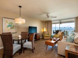 Posezení v ubytování Ma'alaea Kai 408 — Fully Remodeled — Designer Fini