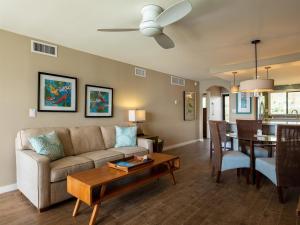 Posezení v ubytování Ma'alaea Kai 408 — Fully Remodeled — Designer Fini