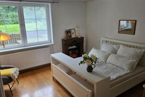 Χώρος καθιστικού στο ländlich am Bach, Doppelbett und 2 Einzel