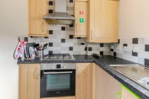Kuchyň nebo kuchyňský kout v ubytování Lovely Apartment with Garden & Parking + 3 fotografie
