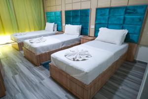 Postel nebo postele na pokoji v ubytování FEKRI HOTEL