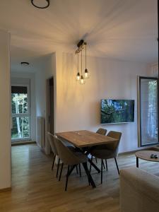 Μια τηλεόραση ή/και κέντρο ψυχαγωγίας στο Apartman DivčiMonte