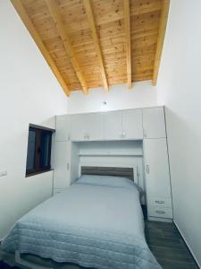 Postel nebo postele na pokoji v ubytování Ervis Villa