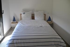 Cama o camas de una habitación en Charmante dépendance T3 vue Mer