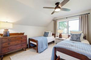 Ένα ή περισσότερα κρεβάτια σε δωμάτιο στο Valley View Lodge at Camp Rockmont