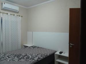 Ένα ή περισσότερα κρεβάτια σε δωμάτιο στο casa aconchegante