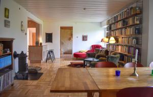 Biblioteca en la casa vacacional