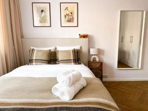 a bedroom with a bed with towels on it at FLH Boutique Studio in Warsaw