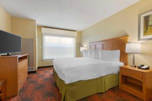 Postel nebo postele na pokoji v ubytování Best Western Plus Waco North