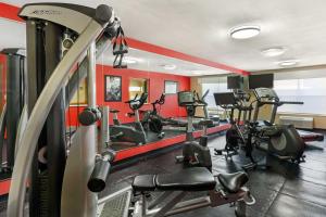 Fitness centrum a/nebo fitness zařízení v ubytování Best Western Plus Waco North