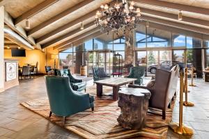 Et opholdsområde på Best Western Outlaw Inn