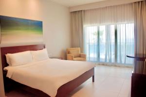 Uma cama ou camas num quarto em Radisson Blu Resort, Fujairah