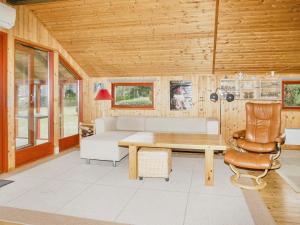 Posezení v ubytování 5 person holiday home in Jægerspris-By Traum