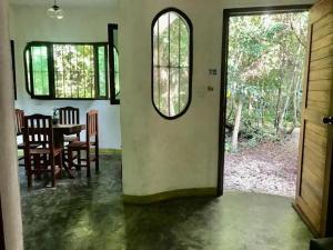 Jolie Jungle Eco Hotel外面的花园