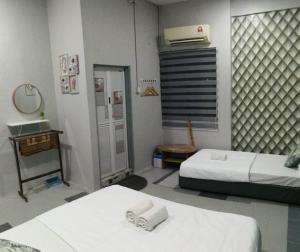 Postel nebo postele na pokoji v ubytování Perhentian Sealife Inn