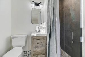 a bathroom with a toilet and a sink and a shower at Large Pet-Friendly Sleeps 10 Near Palmer Park in Papeton +41 photos
