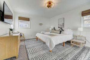 a white bedroom with a bed and a desk at Large Pet-Friendly Sleeps 10 Near Palmer Park in Papeton