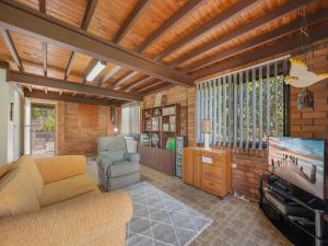 Kuchyň nebo kuchyňský kout v ubytování 9 Rowell Street Battery Hill QLD