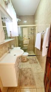 a bathroom with a sink and a toilet at Cantinho da Bell in Araruama