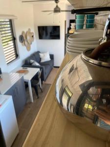 תמונה מהגלריה של Ferrous Paradise - Tiny Container home in Adjuntas באדחונטס