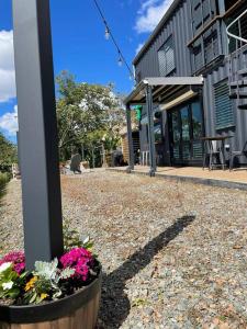 תמונה מהגלריה של Ferrous Paradise - Tiny Container home in Adjuntas באדחונטס
