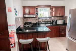 Η κουζίνα ή μικρή κουζίνα στο Beautiful 3 Bedroom Villa with Pool at Puerto Plata