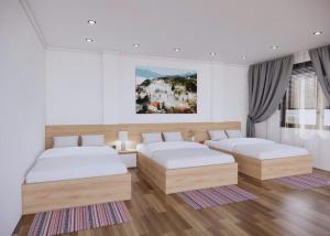 Giường trong phòng chung tại Sơn Trang House