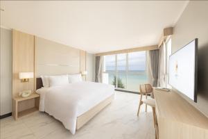 Postel nebo postele na pokoji v ubytování Eastin Resort Rayong