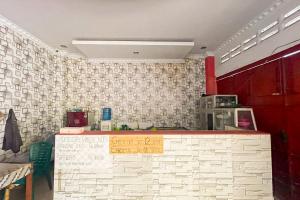 Η κουζίνα ή μικρή κουζίνα στο Homestay Rand's Kopi Pandan Syariah Mitra RedDoorz +18 φωτογραφίες