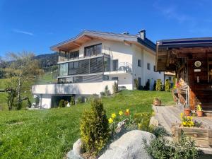 Το κτήριο όπου στεγάζεται  το διαμέρισμα