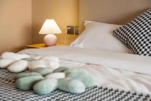 Posteľ alebo postele v izbe v ubytovaní Livetour Hotel Gulao Water Town OCT Jiangmen