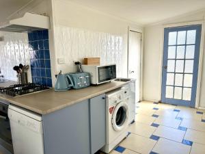 Η κουζίνα ή μικρή κουζίνα στο Breakaway Cottage +5 φωτογραφίες